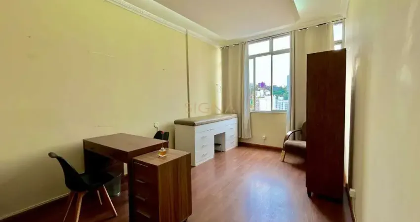 Sala comercial com 15,5m2 mobília para locação na r halfeld - centro de juiz de fora/mg