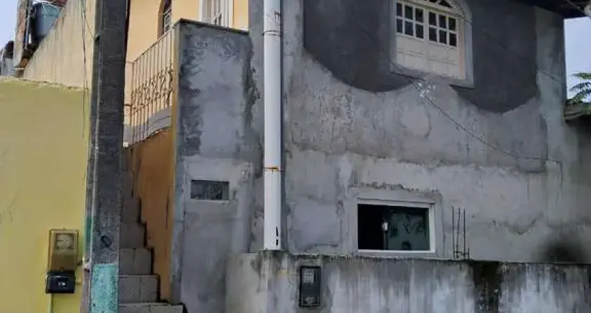 Casa com kitnet em cima na volta do Rubalo Arembepe