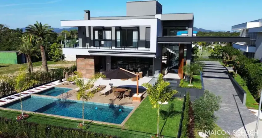 CASA 4 SUÍTES EM CONDOMÍNIO FECHADO EM JURERÊ INTERNACIONAL, FLORIANÓPOLIS/SC.