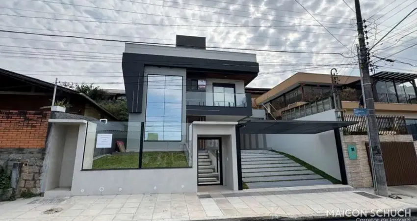 CASA 3 DORM. SENDO 1 SUÍTE E 2 DEMI SUÍTES, ESTREITO, FLORIANÓPOLIS/SC