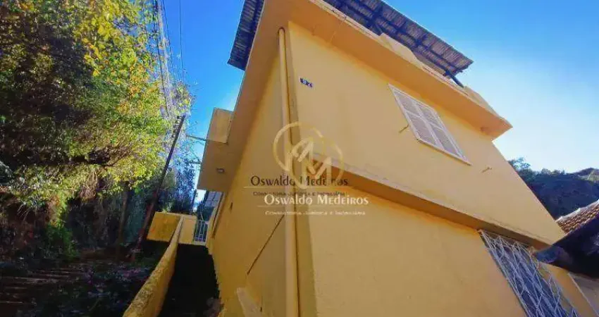 Casa com 2 dormitórios para alugar por R$ 1.282,00/mês - Caxambu - Petrópolis/RJ