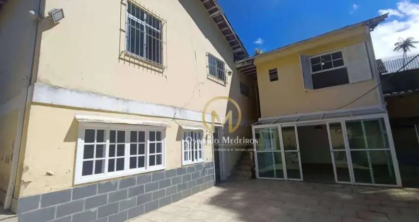 Casa com 3 dormitórios para alugar, 200 m² por R$ 3.890,00/mês - Saldanha Marinho - Petrópolis/RJ