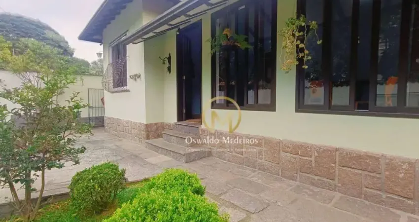 Casa com 4 dormitórios à venda, 159 m² por R$ 970.000,00 - Valparaíso - Petrópolis/RJ