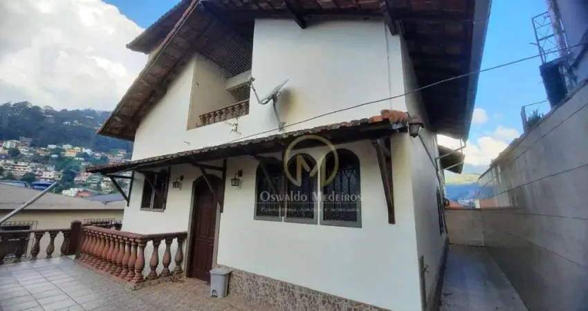 CASA À VENDA – CASCATINHA Conforto, espaço e localização privilegiada!
