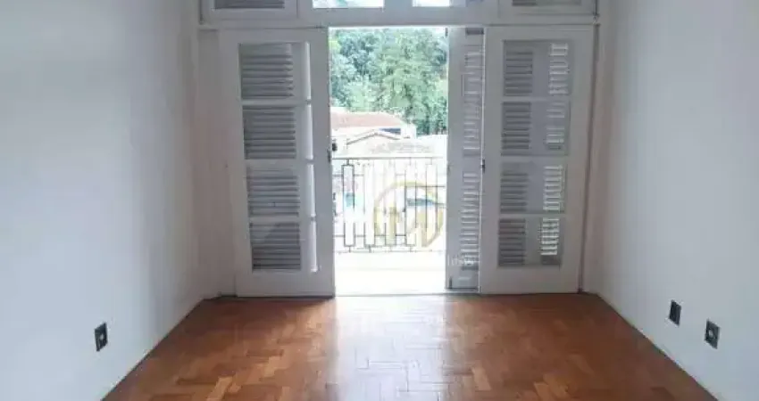 Amplo apartamento no coração de Petrópolis com 03 quartos e garagem – 124 m² de conforto e elegância!