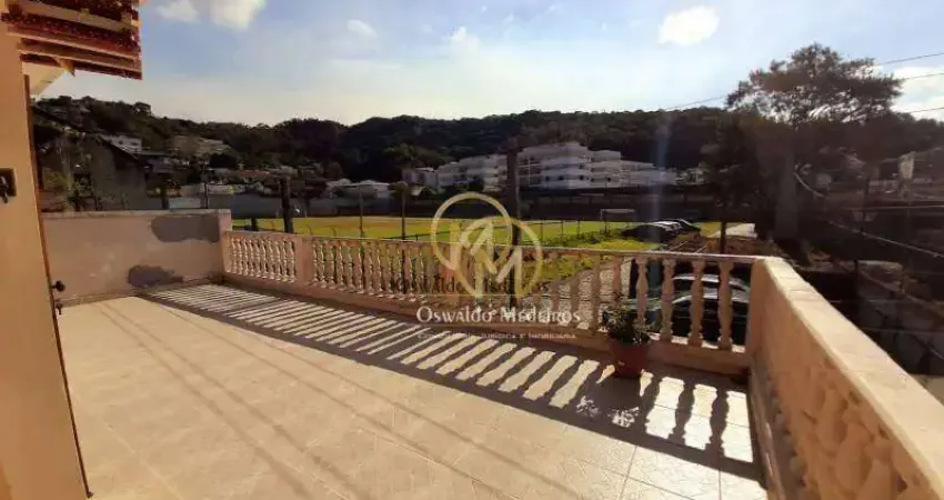 Casa com 3 dormitórios à venda, 190 m² por r$ 870.000,00 - valparaíso - petrópolis/rj