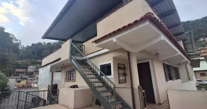 Mosela – excelente casa tipo apartamento com amplo terraço e potencial para ampliar a construção