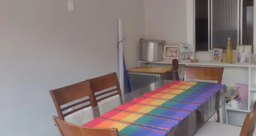 Vendo casa de 3 quartos com cobertura na vila laura, ótima oportunidade!