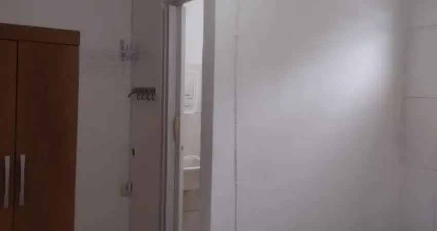 Alugo kitnet mobiliada no matatu, rua barros falcão, frente de rua.