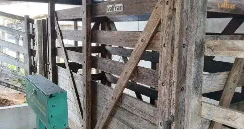 fazenda com 220 hectares na região de Monte Alegre no vale