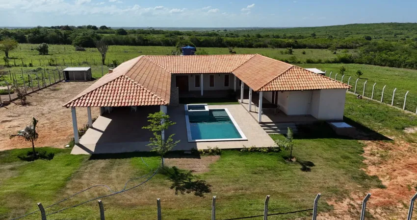 Granja com 10 hectares na região de Monte Alegre com uma excelente estrutura de luxo um padrão de excelente qualidade