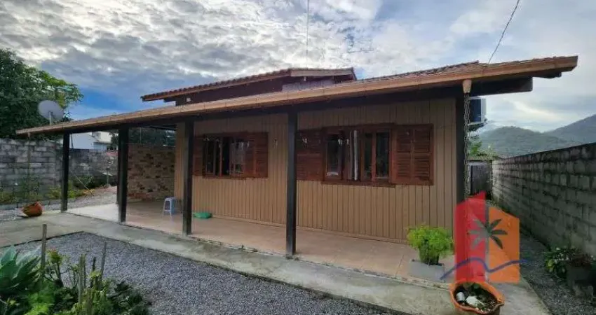Casa de Madeira à Venda com Quintal Amplo em Penha – Paulo Lopes/SC