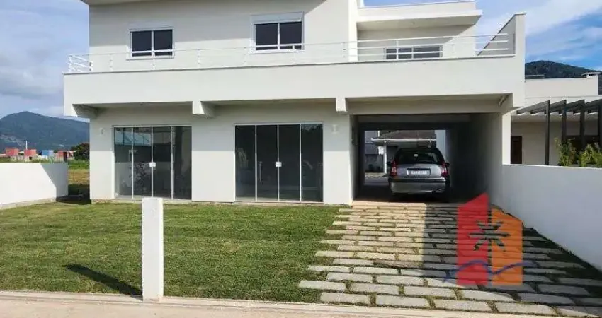 Casa Nova 2 pavimentos com 2 Lojas Comerciais Térreas – Garopaba/SC