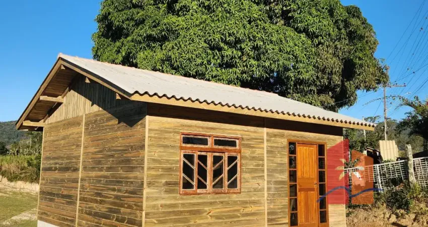 CASA DE MADEIRA NOVA – 2 QUARTOS | TERRENO 360 M² - Santa Cruz, Paulo Lopes - SC