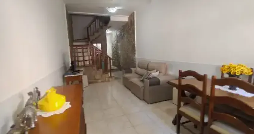 Vendo Uma Casa Na Região De Pinheiros Com 3 Quartos Por 520 Mil
