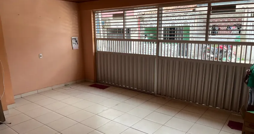 Alugo casa na Pedreira 3/4, 2 vagas de garagem, ótima localização