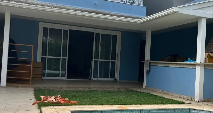 Casa triplex com 270 m², 4 quartos e lazer privativo no Condomínio Dream Village - Recreio dos Bandeirantes