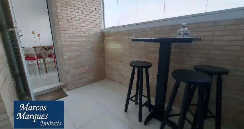 Apartamento com 1 dormitório e 2 banheiros em prédio com piscina e lazer
