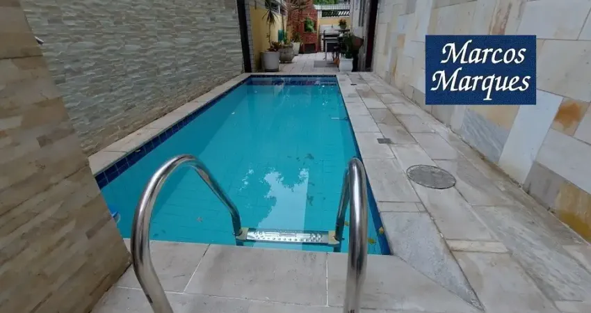 Casa com piscina e quintal no embaré com 4 dormitórios e garagem para 3 carros