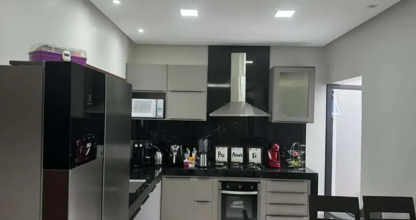 Casa para Venda em Patos de Minas, ALTO LIMOEIRO, 3 dormitórios, 2 suítes, 1 banheiro, 4 vagas