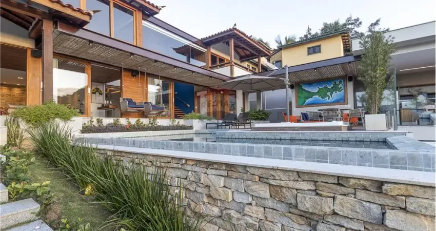 Casa alto padrão à venda em João Fernandes, Búzios-RJ, vista mar. R$4.700.000