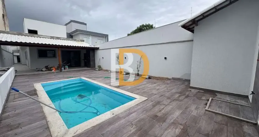 Jardim Guanabara - Excelente casa com 3 suítes e piscina privativa à venda!
