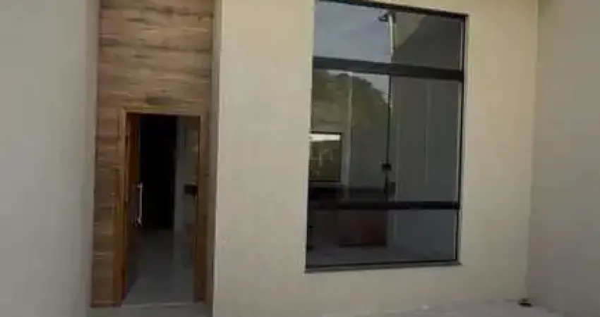 Casa nova, moderna e pronta para morar – 2 quartos (1 suíte) – quintal amplo e pé-direito alto!