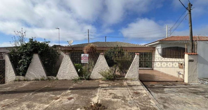 Casa à Venda na Colônia Dona Luiza, próximo ao novo Max Atacadista