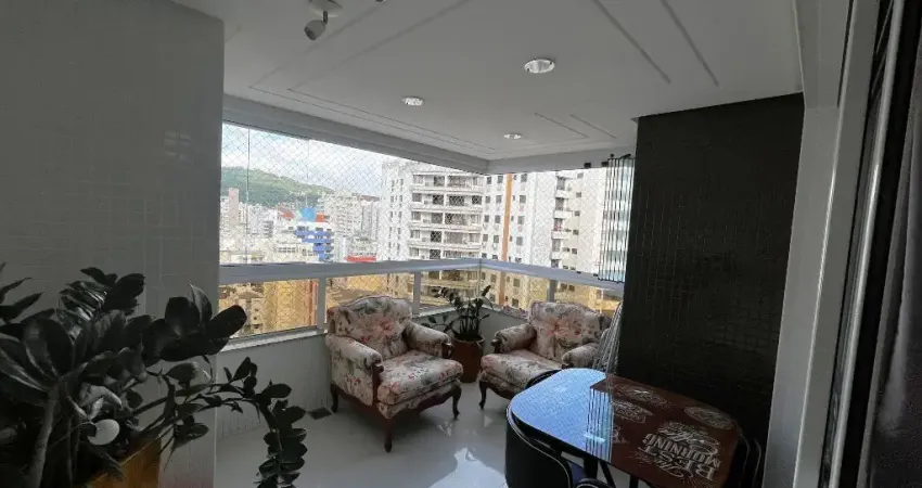 Amplo apto com 3 suítes a dois passos do top market e da beira mar norte.