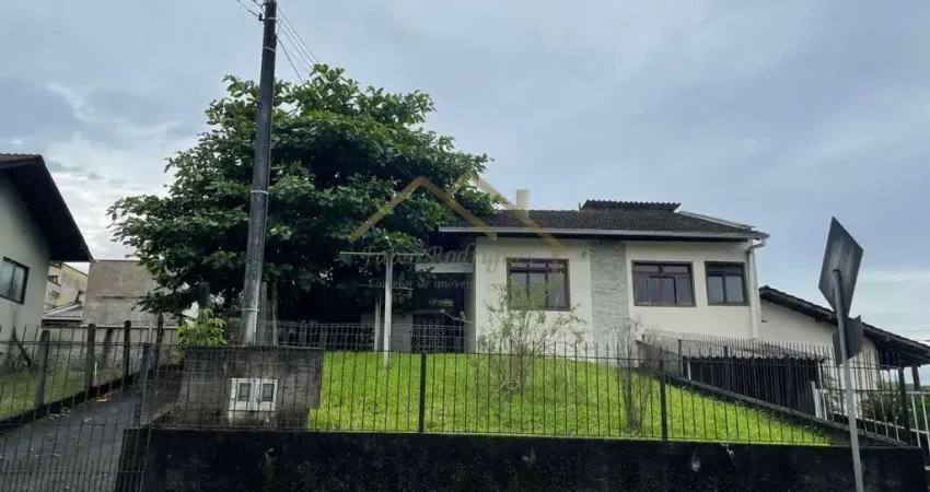 Casa para Venda em Blumenau, Itoupava Central, 5 dormitórios, 2 banheiros, 1 vaga