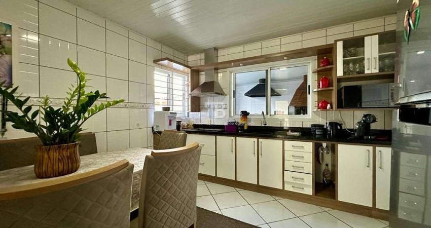Comprar Casa - Semimobiliada e com 3 Quartos, Bairro SAIC