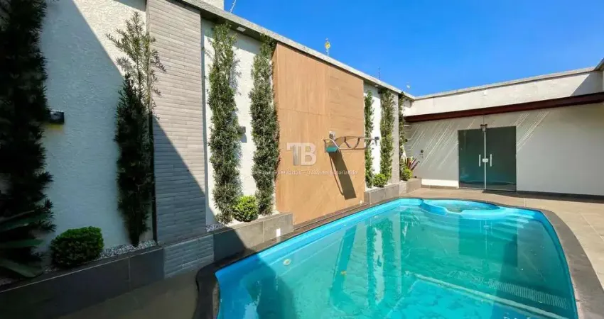 Casa com 3 Suítes, Piscina e Espaço Gourmet à Venda no Seminário, Chapecó