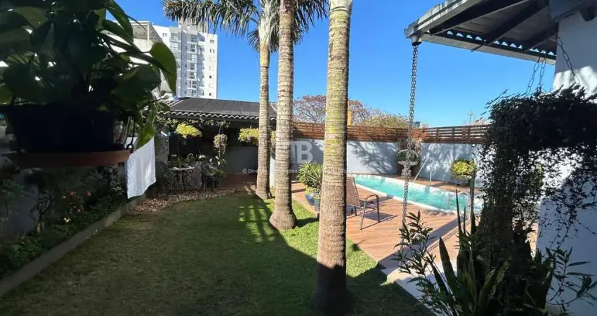 Casa semimobiliada com 3 quartos, suíte e piscina à venda no Jardim Itália