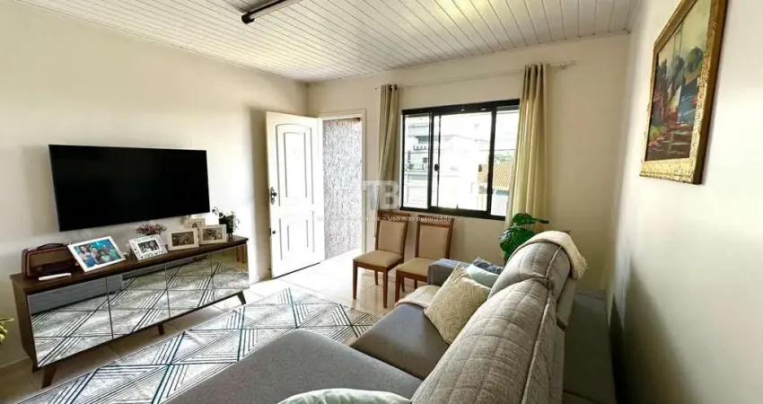 Casa aconchegante com 3 quartos e amplo pátio no Passo dos Fortes – Chapecó