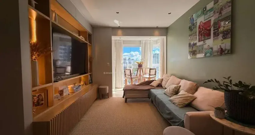 Apartamento semimobiliado com 2 quartos e 2 vagas à venda no Centro de Chapecó