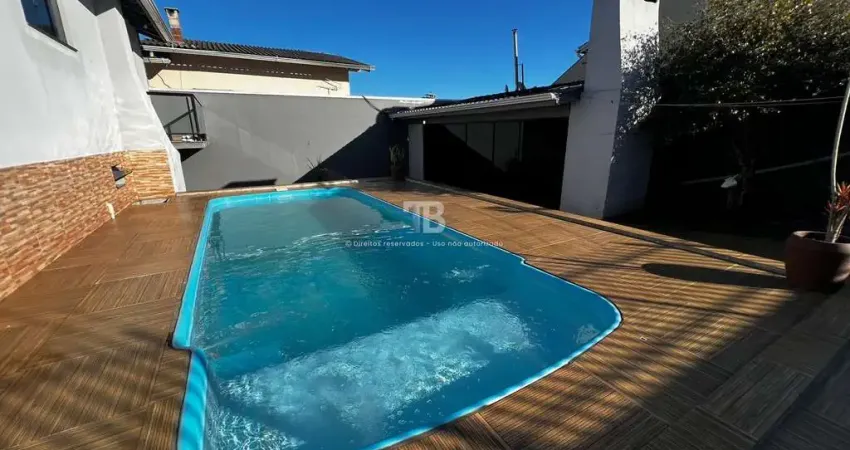Casa com piscina e salão de festas, à venda no presidente médici