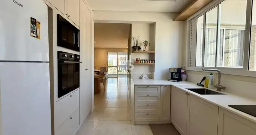 Apartamento semimobiliado com 2 quartos, suíte e 2 vagas no Centro de Chapecó