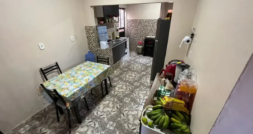 Casa para venda no bairro de flores, bem localizada, com laje