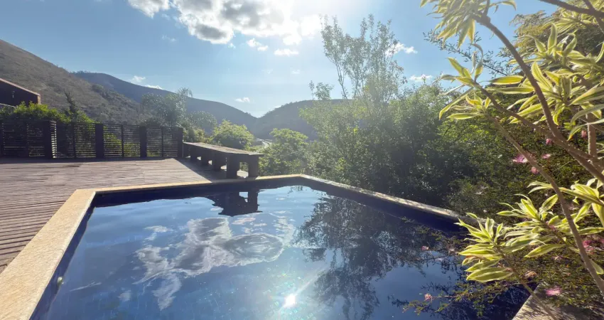 Casa linda dentro de condomínio em itaipava, com infraestrutura completa