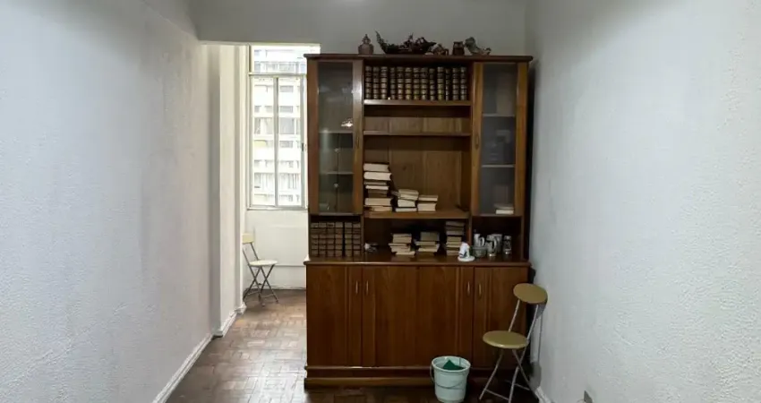 More na charmosa rua cinco de julho, no coração de copacabana!