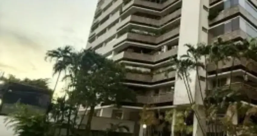 Apartamento com 300m²,5 quartos, sendo 3 suítes em casa forte