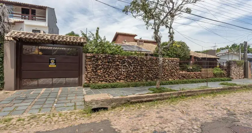 Casa com 3 quartos à venda na Rua Jacipuia, 81, Guarujá, Porto Alegre