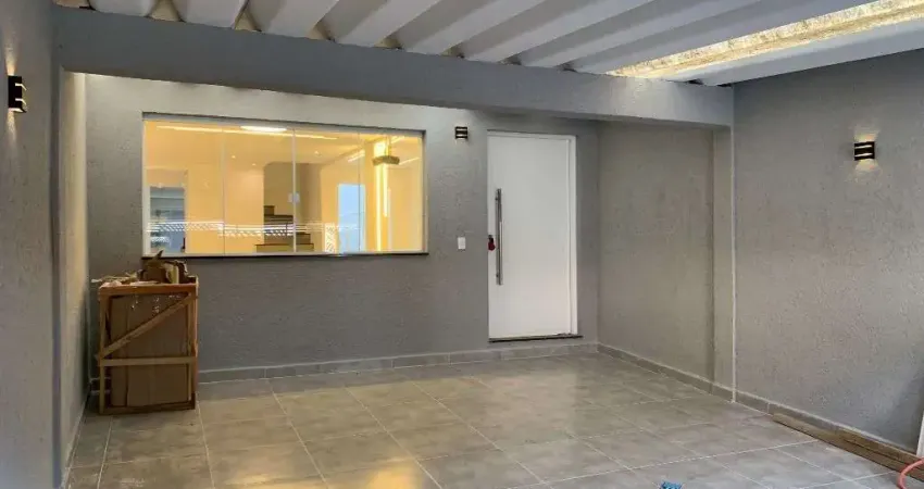 Sobrado de Luxo com 3 Suítes e 2 Vagas em Jardim Santa Cruz, São Paulo-SP: Imperdível!