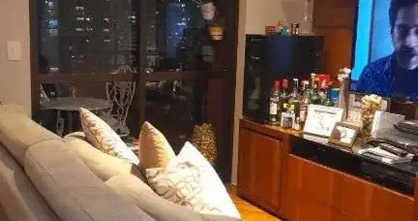 Apartamento à venda na Vila Mariana, SP: 3 quartos, 1 suíte, 2 banheiros, 2 vagas de garagem, 81m² de área.