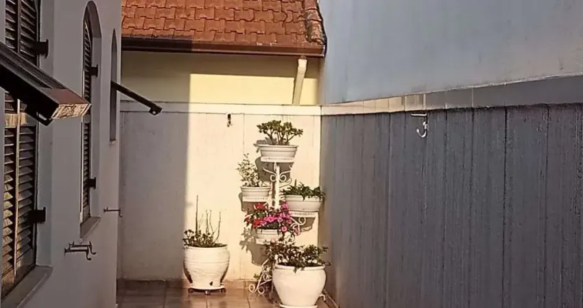 Imóvel de luxo na Vila Monte Alegre: Sobrado com 4 quartos, 3 suítes, 3 salas, 4 banheiros, 4 vagas e 300m² em São Paulo-SP