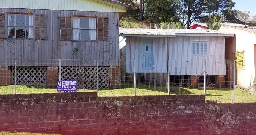 Vendo 02 casas e 01 edícula, ótimo terreno, próximo ao lago, bom para investidor!!!