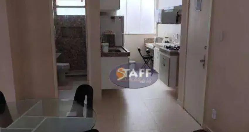 Apartamento reformado, com 2 quartos, a 2 quadras da Praia do Forte.