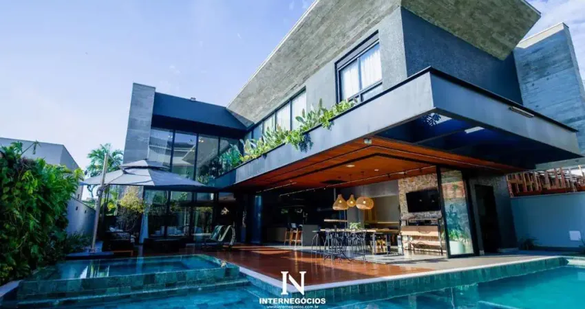 Casa de arquitetura moderna com mobiliário completo e acabamento de alto padrão localizada no condomínio moradas do lago