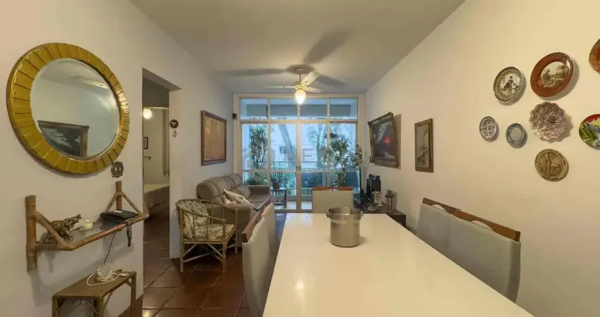 Apartamento com varanda a 1 quadra do mar na praia das pitangueiras, guaruja