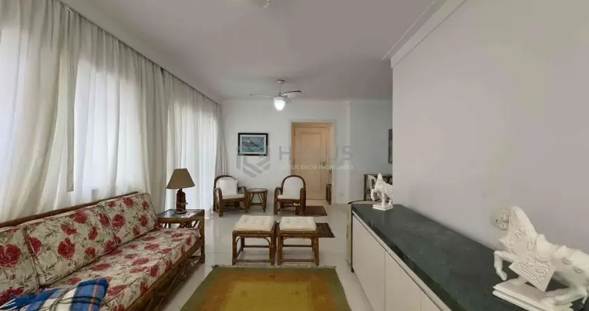 Apartamento com varanda e vista mar na beira mar da praia das pitangueiras, guaruja